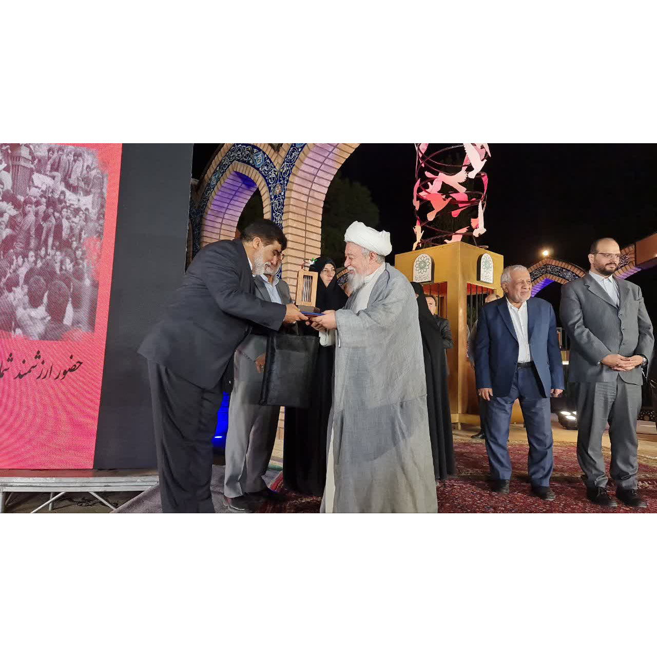 گردهمایی تجلیل از زندانیان سیاسی قبل از پیروزی انقلاب اسلامی همایش تجلیل از زندانیان سیاسی قبل از پیروزی انقلاب اسلامی